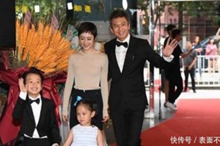 邓超新片子即将上映 上海首映礼孙俪带儿女等等和花花惊喜现身走红毯