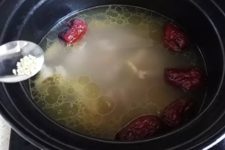 鸽子汤的功效与作用，适合孕妇吃的鸽子汤的做法