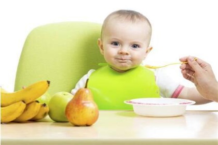 六个月宝宝辅食食谱不必繁琐，添加辅食考虑这三点即可