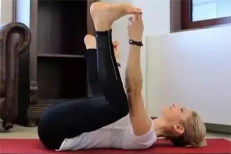 同房姿势108种 女性练习瑜伽掰腿的正确姿势