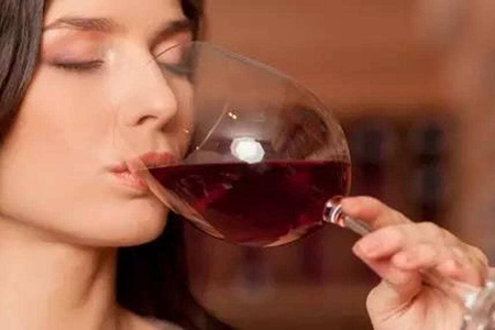 女性晚上喝红酒的好处，五个饮用禁忌要知道