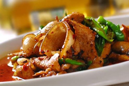 香辣回锅肉的家常做法，肥而不腻的四川特色美食