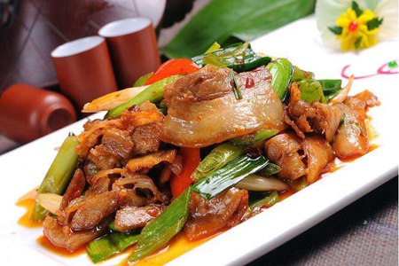 香辣回锅肉的家常做法，肥而不腻的四川特色美食