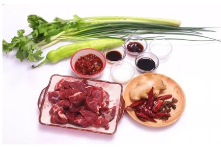 红烧牛肉的家常做法，四个简单步骤做出入味炖菜