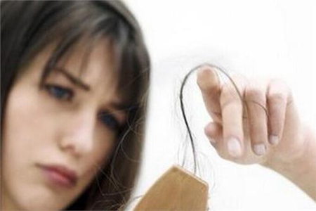 女性头皮痛是怎么回事，发根疼痛会脱发吗