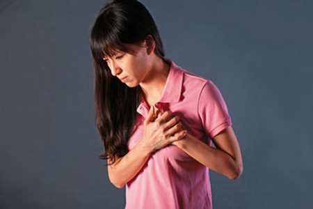 女性胸部疼痛是什么原因，小心这三种疾病找上你