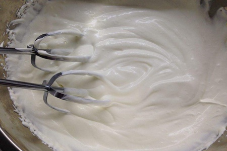 动物鲜奶油怎么做，在家如何自制奶油蛋糕