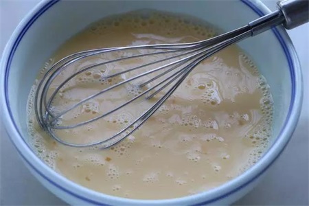 蛋挞的做法，学会蛋挞液的制作才可以制作出外酥里软的蛋挞