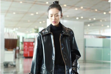 江疏影刘雯都喜欢穿黑色打底衫，卷起娱乐圈时尚狂潮的单品