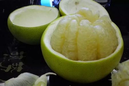 柚子的六种功效与作用，教你一招简单剥下柚子皮
