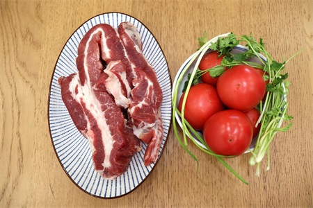 西红柿炖牛肉的做法 天冷了之后常吃这道菜长肉不长膘