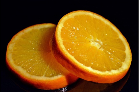 橙子的五大功效与作用，每天吃一个橙子维生素C美白肌肤