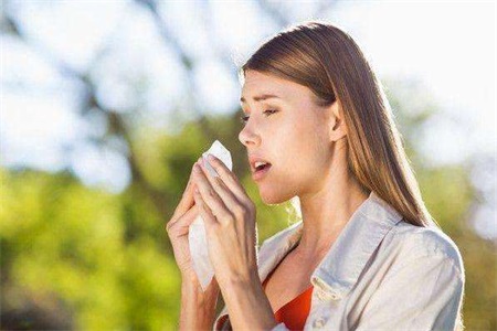 鼻炎的症状有哪些表现？治疗过敏性鼻炎掌握这四点是关键