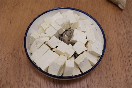 豆腐怎么做好吃？这道家常豆腐粉丝少油少盐营养健康又减肥