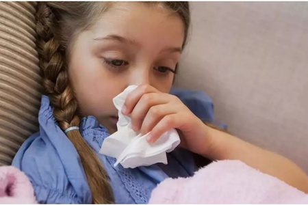 小孩冬季多发水痘的症状和治疗，发烧瘙痒更要小心护理