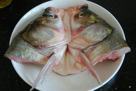正宗剁椒鱼头的做法，鲜美鱼肉去除腥味小窍门