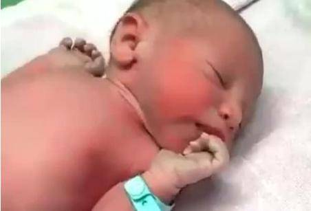 刚出生的婴儿神秘10分钟，宝宝都经历了什么？