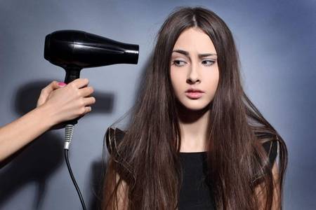 头皮屑多是什么原因，女生护发如何去除头皮屑