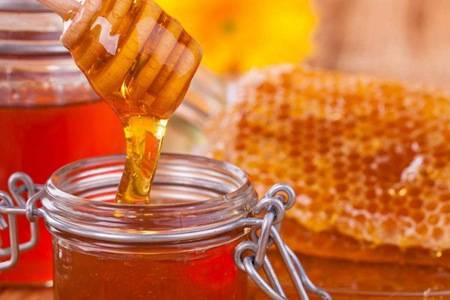 蜂蜜水的五大作用与功效，女人长期喝蜂蜜的好处