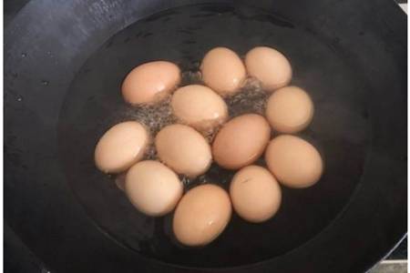 煮鸡蛋需要多长时间，煮鸡蛋技巧告诉你冷水下锅还是热水