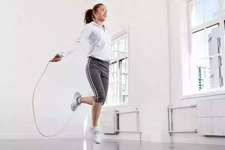跳绳减肥法调多少个才有效，正确方法让你一个月瘦身成功