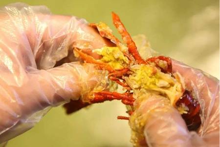 蒜泥小龙虾的简单家常做法，教你自制小龙虾清洗处理方法