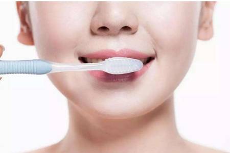 牙龈出血是什么原因，牙齿流血隐含身体重大疾病