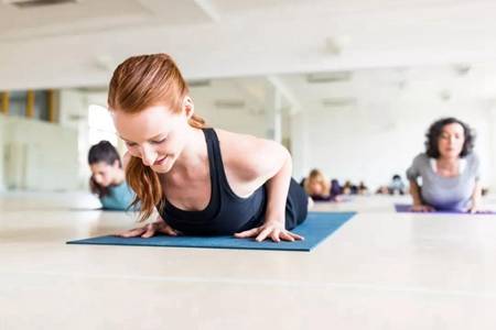 女性练习瑜伽对性生活的六个好处，常练瑜伽柔韧四肢更健康
