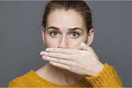 口臭的原因和治疗方法，口臭可能是这种大病征兆