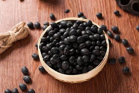 黑豆的抗老功效与作用，四类禁忌人群不适合吃