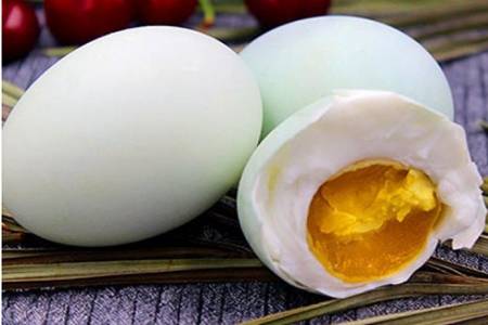 咸鸭蛋的腌制方法，家庭自制鸭蛋的简单做法