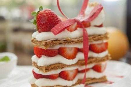 奶油草莓拉丝糯米糕怎么做  这样做软软糯糯尝一口就上头
