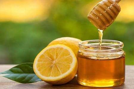 冰柠檬的功效与作用  女性常喝蜂蜜柠檬茶真的能减肥吗