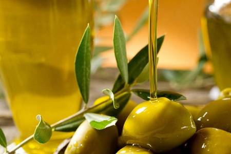 橄榄油的功效与作用  橄榄油有哪些美容方法可以去除妊娠纹