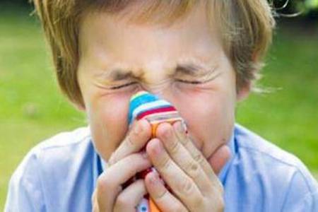 孩子感冒发烧怎么办吃啥药效果好  有哪些土方法可以预防感冒