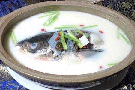 鱼头豆腐汤的最正宗做法是什么 这样做鱼头豆腐汤浓郁鲜美