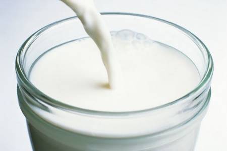 冬天养生喝牛奶 牛奶的功效和作用有哪些