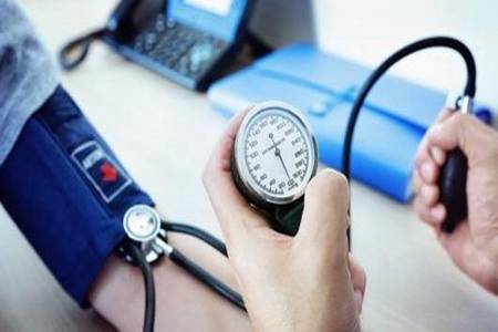 高血压是什么疾病怎样预防降压 如何看待高血压年轻化