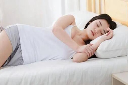 睡醒后腰疼怎么回事？这五个原因造成得及时治疗