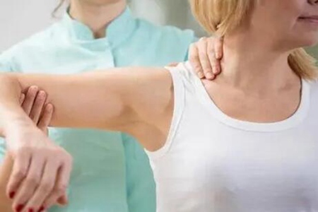 肩周炎有什么症状？这四个症状表现要及时治疗改善