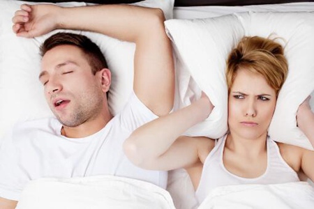 为什么睡觉会打呼噜？这五个因素害他们扰人清梦