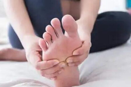 脚麻是什么原因？这五个原因造成得及时治疗