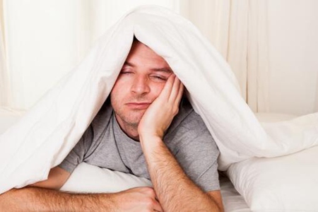 睡觉出汗怎么回事男性？这五个原因造成及时改善治疗
