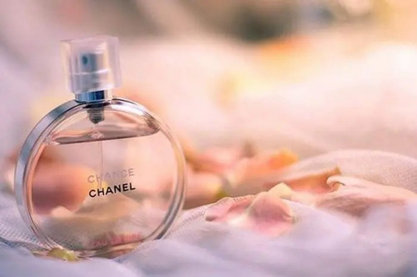 探索香氛世界：了解香水品牌和它们的独特魅力