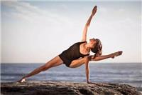 练瑜伽的好处，四组动作帮助女性瘦大腿实现小蛮腰