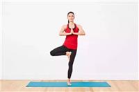 女性瘦腿又塑身的瑜伽动作，不仅让身体柔韧更具有力量