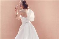白色婚纱美出惊艳感，空气质感礼服打造独特品味