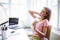 乳腺癌早期六个症状，女性一侧乳房有刺痛的感觉就要警觉了