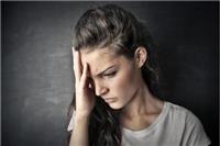 抑郁症的表现症状，女性患抑郁无缘无故的哭觉得压抑