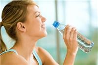 一天喝多少水比较合适？多喝水会伤害到肾脏不
